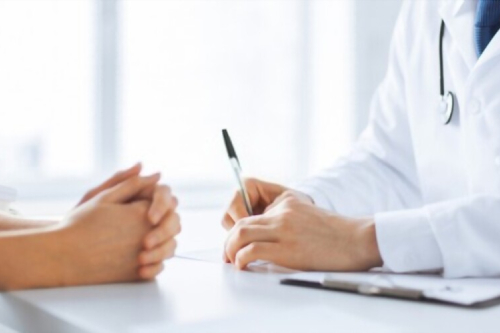 Consulta de seguimiento de paciente con trasplante renal